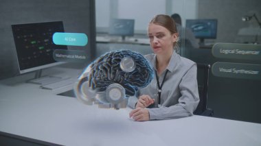 Kadın Mühendis Gelişmiş Artırılmış Gerçekliği kullanarak Geleceğin Sibernetik Beyninin 3 boyutlu holografik Modelini Görselleştirdi. Yapay Zeka Temelli Yazılım Arayüzünün Sanal Görselleştirilmesi.