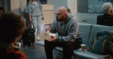 Kalabalık Uluslararası Havaalanı Terminali: 