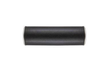 Beyaz arkaplanda siyah Kraft kağıt tüp teneke kutu izole