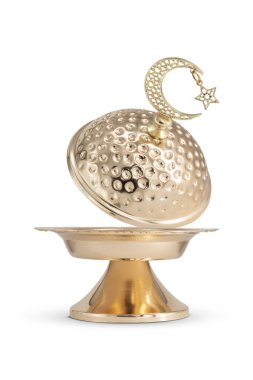 Beyaz arkaplanda izole edilmiş Ramazan metal kasesi