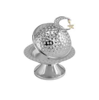 Beyaz arkaplanda izole edilmiş Ramazan metal kasesi
