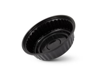 Beyaz arka planda izole edilmiş siyah yuvarlak bir yemek tepsisi