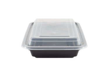 Siyah plastik yiyecek kabı beyaz arka planda izole edilmiş.