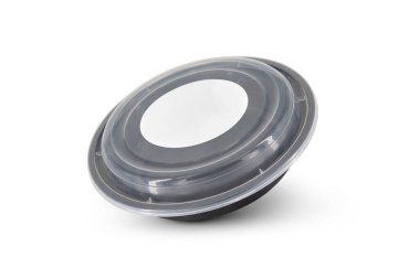 Şeffaf kapaklı ve beyaz karton etiketli siyah plastik yiyecek kapları