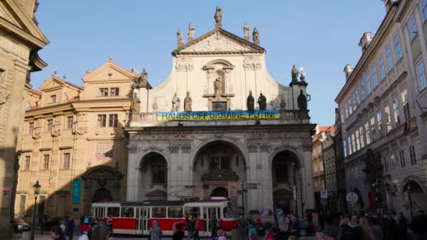 Repubblica Ceca Praga Chiesa Salvador Striscione Con Iscrizione Mani Ucraina — Video Stock