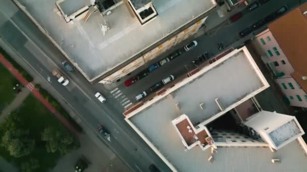 Voo Aéreo Sobre Telhados Sestri Levante Vemos Ruas Cidade Trafiic — Vídeo de Stock