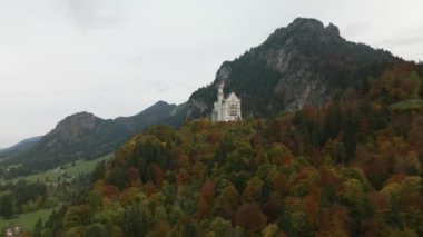 Almanya, Bavyera 'daki ünlü Neuschwanstein Şatosu' na insansız hava uçağını kapatın..