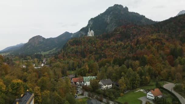 Vuelo Aéreo Largo Del Drone Castillo Famoso Neuschwanstein Alemania Baviera — Vídeos de Stock