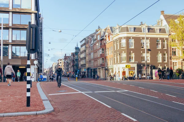 Amsterdam - 02 Ekim 2022 Amsterdam Caddesi, Hollanda.