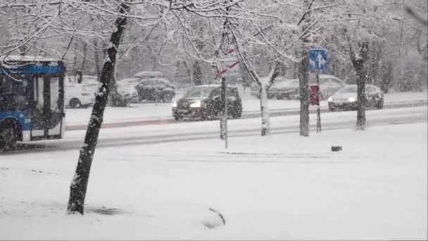 Blue Bus Snowy Road Krakow Poland Winter Video Slow Motion — Wideo stockowe