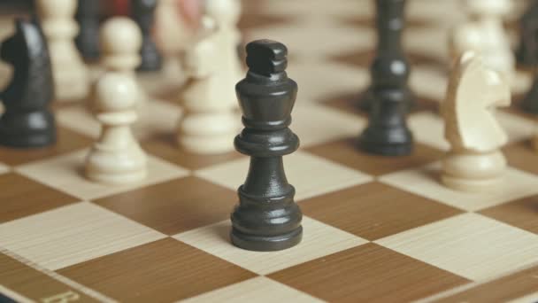Βασίλισσα Σκοτώνει Τον Βασιλιά Στο Σκάκι Αργή Κίνηση Uhd Βίντεο — Αρχείο Βίντεο