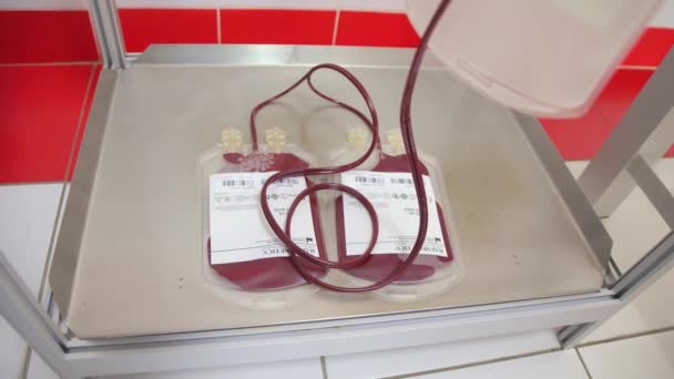Bekijk Van Containers Met Rode Bloedcellen Een Medisch Laboratorium — Stockvideo