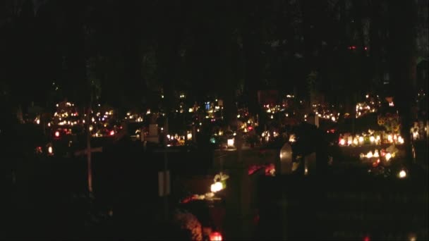 Кладовище Всіх Святих Уночі Могилами Камінням — стокове відео