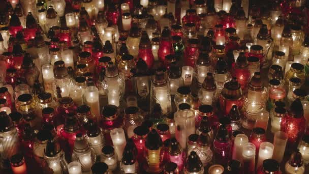 Декоративні Вотивні Свічки Під Час Дня Всіх Святих Кладовищі — стокове відео