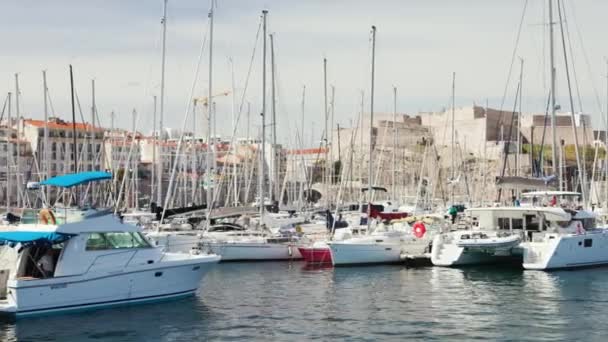 Navegación Puerto Marsella Junto Yates Vela Vista Arquitectura Francesa — Vídeos de Stock