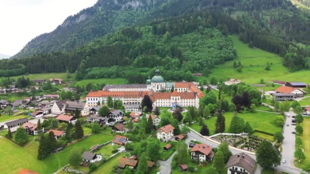 Vista Aérea Circular Abadia Ettal Perto Oberammergau Garmisch Partenkirchen Baviera — Vídeo de Stock