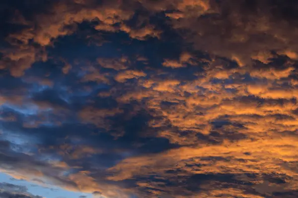 Sunset Ουρανό Σύννεφα Cirrus Καταπληκτικό Φόντο — Φωτογραφία Αρχείου