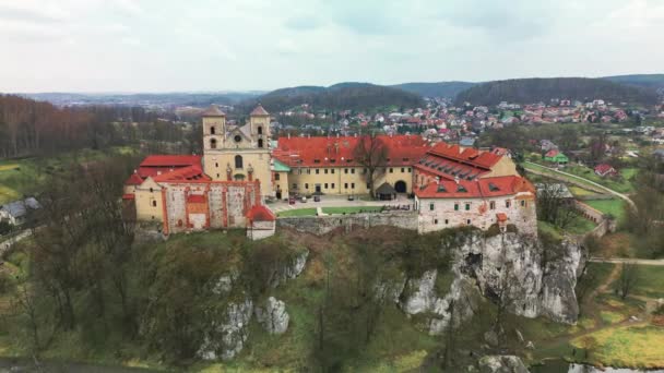 Polonya Tyniec Teki Benedictine Manastırı Ndan Uçan Insansız Hava Aracı — Stok video