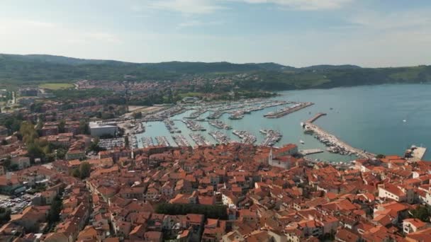 Izola Nın Altından Slovenya Tekneli Marinayla Uzun Menzilli Uçuş Görüntüleri — Stok video