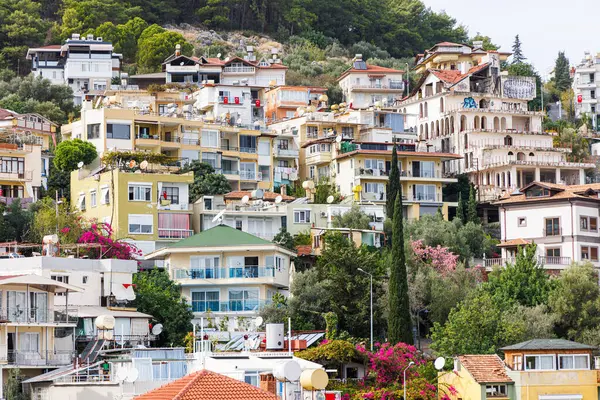 Alanya büyük bir tepenin üstünde..