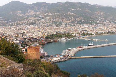 Alanya limanı ve Kırmızı Kale 'nin üst görüntüsü.