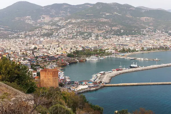 Alanya limanı ve Kırmızı Kale 'nin üst görüntüsü.