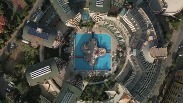 Dron Sestup Území Hotelu Nad Bazénem — Stock video