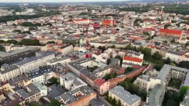 Polonya Krakow 'un eski caddeleri ve semtleri. İnsansız hava aracı görüntüsü.