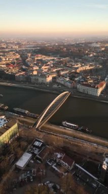 Peder Bernateks Köprüsü, Krakow 'un üst dikey manzarası..