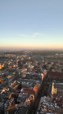 Eski Krakow Kasabası, en iyi manzara. Dikey olarak hava görüntüsü.
