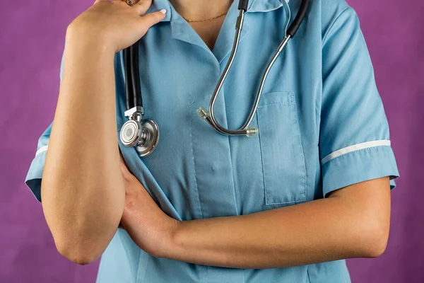 Foto Von Selbstbewussten Ärztin Blauer Uniform Setzen Hand Hand Isoliert — Stockfoto