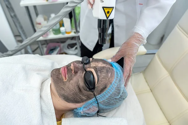 Dermatologist Hold Brush Make Face Mask Glowing Healthy Skin Female — Stock Photo, Image