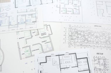 Ofisin mimar mühendisi konut mimari tasarımı projesini tasarlıyor. çizim.