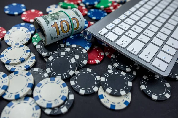 Poker Chips Wads Dollars Laptop Keyboard Scattered Plain Background Gambling — Stock Photo, Image