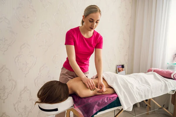 Female Masseur Doing Cellulite Massage Lose Weight Back Woman Client —  Fotos de Stock