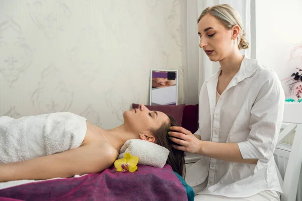 Young Woman Getting Enjoying Facial Massage Closed Eyes Beauty Salon — Stockfoto