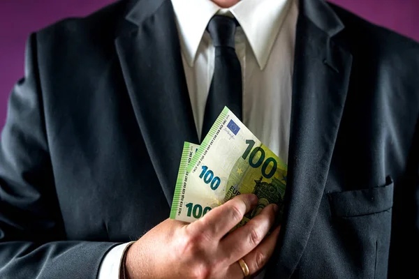 Hombre Traje Camisa Cuenta Los Billetes Euro Que Recibió Por — Foto de Stock