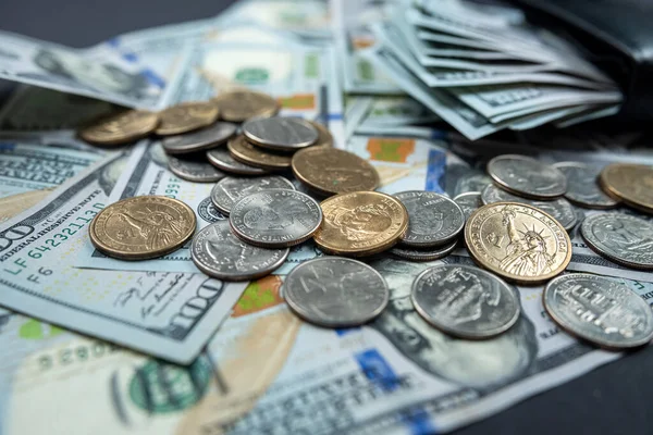 Open Zwarte Portemonnee Met Munten Dollar Biljetten Economische Crisis Wereldeconomie — Stockfoto