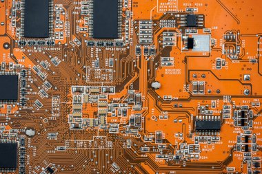 Turuncu devre kartına yakın çekim, anakart teknolojisi geçmişi. bilgisayar bileşeni