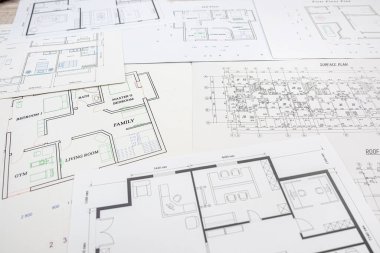 Ofisin mimar mühendisi konut mimari tasarımı projesini tasarlıyor. çizim.