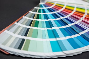 Sade arkaplanda izole edilmiş renkleri çizmek veya seçmek için renk örnekleyici. Renkler. Renk örnekleri.