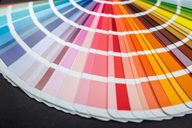 Sade arkaplanda izole edilmiş renkleri çizmek veya seçmek için renk örnekleyici. Renkler. Renk örnekleri.