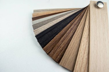 Kaplama ya da parke ev dekoru örnekleri seçiyorum. Mobilya imalatı kavramı