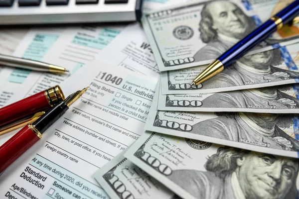 1040 Individual Income Tax Return Dollar Pen Anc Calculator Time — Stok fotoğraf