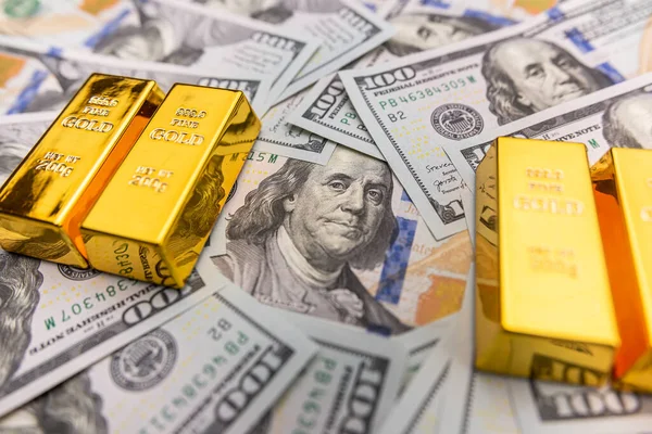 Zbliżenie Sztabki Złota Dolarów Kurs Wymiany Walut Oszczędność — Zdjęcie stockowe