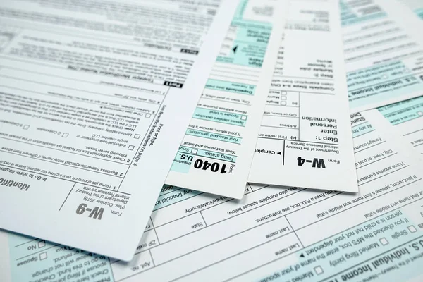 Closeup 1040 Personal Income Tax Form Desk Time Tax Accounting — Stockfoto
