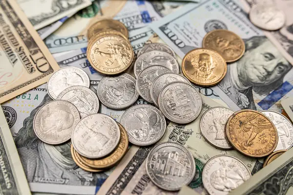 Amerikaanse Geld Papieren Biljetten Met Munt Cent Spaargeld Inflatieconcept — Stockfoto