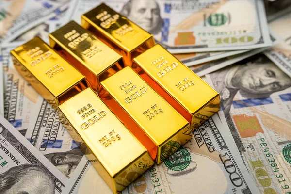 Nahaufnahme Von Goldbarren Und Dollar Wechselkurs Sparkonzept — Stockfoto