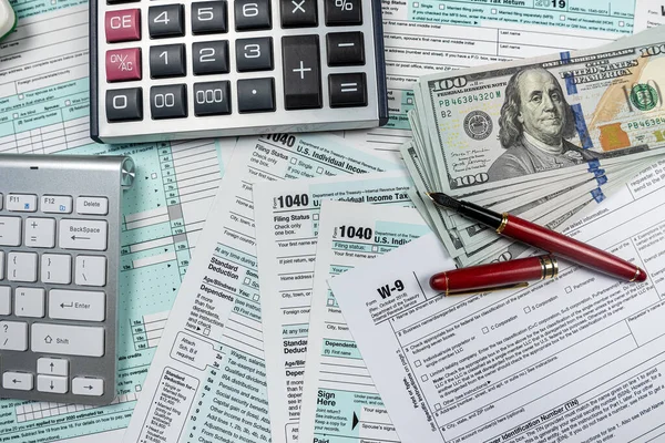 2022 Blank Income Tax Return Form 1040 Accountant Concept Deadline —  Fotos de Stock