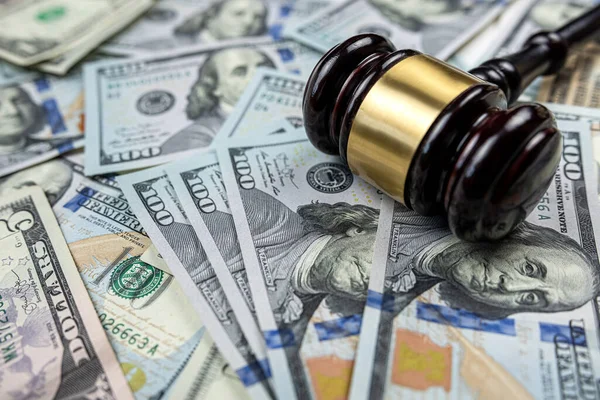 Julgar Martelo Notas 100 Dólares Como Fundo Juiz Conceito Dinheiro — Fotografia de Stock